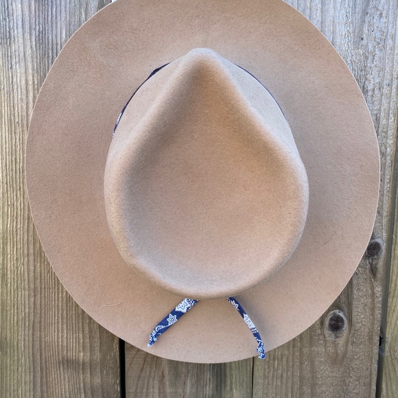 Wyeth Fedora hat incredible band
adjustable 
New - Picture 2 of 5